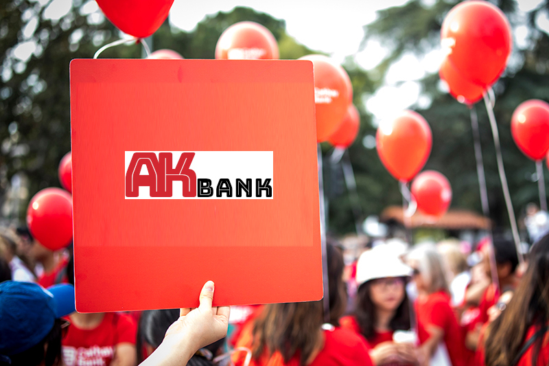  Trabajamos con Operation HOPE en 2018 para establecer una oficina de educación financiera de HOPE Inside en nuestra sucursal de Westminster en Orange County, California (la primera sede de HOPE Inside en una comunidad asiática del país). La oficina de educación financiera de HOPE Inside es dirigida por Operation HOPE y proporciona servicios gratuitos de crédito personal y de asesoramiento sobre la administración del dinero a la comunidad local